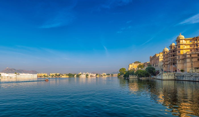Pichola_Lake_in_Udaipur_TravellersofIndia