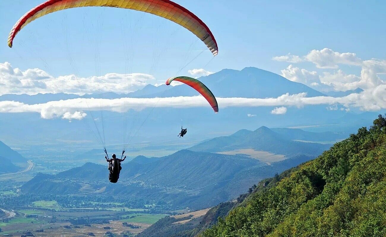 Paragliding_in_Solang_Valley_Himachal_Pradesh_TravellersofIndia