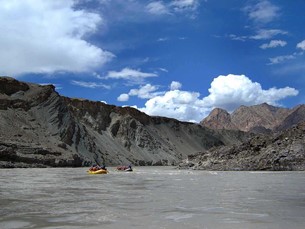Rafting_in_Ladakh_TravellersofIndia_Places_to_Visit_in_Lah_Ladakh