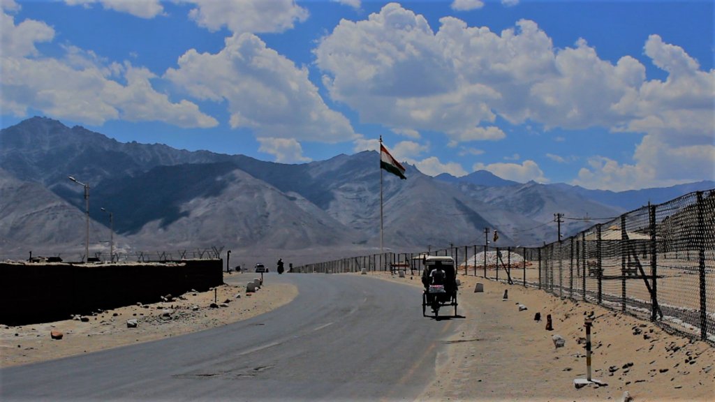 Satyen_Das_Ladakh_Chale_Rickshawala_on_Rickshaw_TravellersofIndia