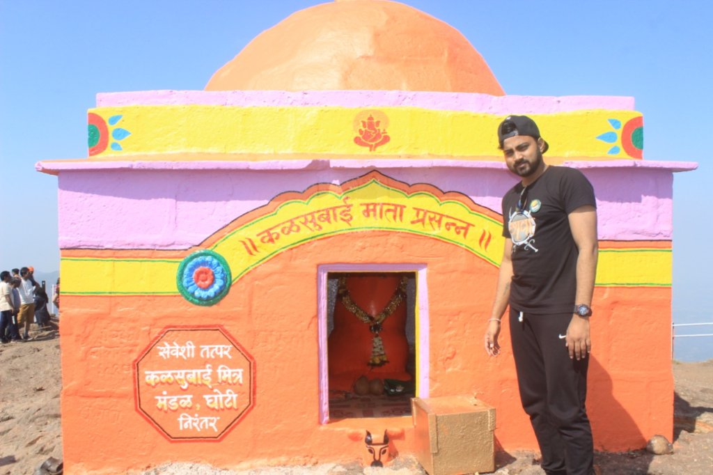 Kalsubai_peak_The_Highest_in_Maharashtra_TravellersofIndia_Temple2