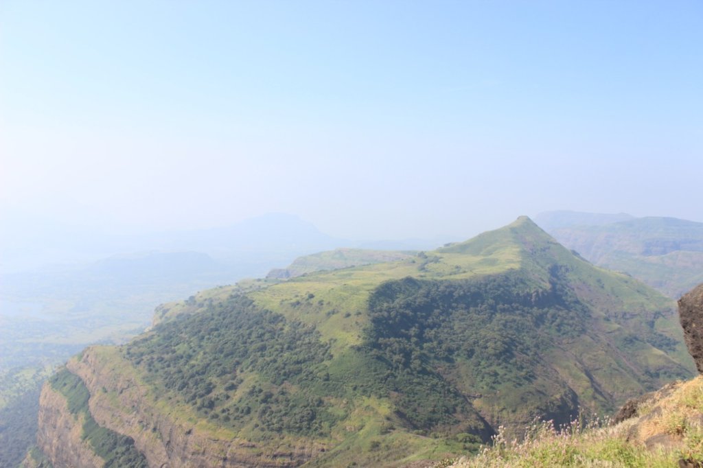 kalsubai trek distance from mumbai