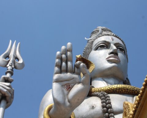 Murudeshwara_Temple_in_Karnataka_&_Some_Nearby_Places_in_Murudeshwar_TravellersofIndia
