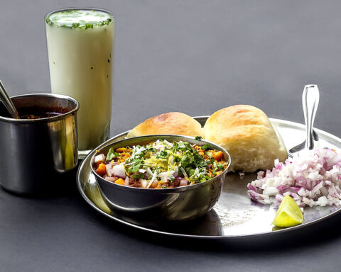 Misal_Pav_in_Pune_Travellersofindia.com