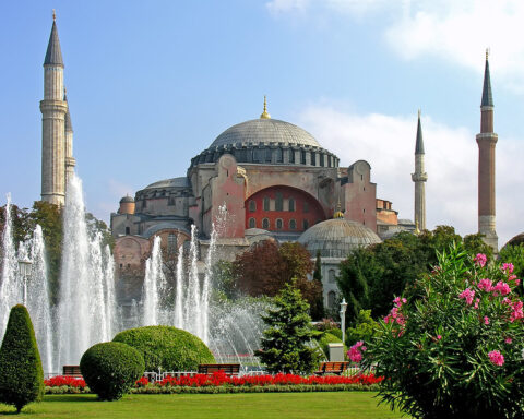 Visit_Istanbul_Turkeys_Most_Famous_City_TravellersofIndia.com