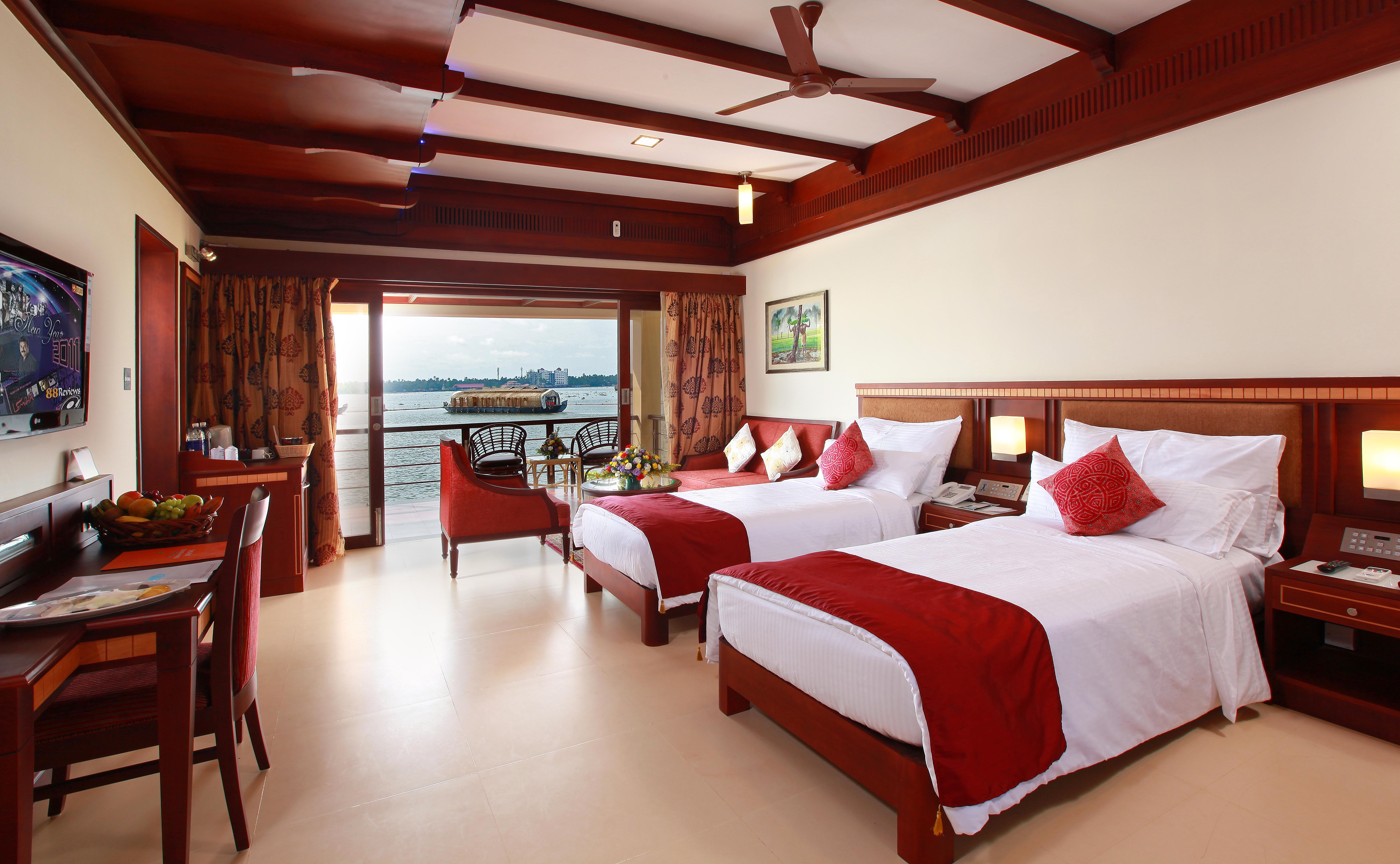 Lake view_premium_Sterling_Lake_Palace_Alleppey_Travellersofindia.com