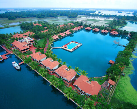 Sterling_Lake_Palace_Alleppey_Aerial_view_of_the_resort_signature_exterior_Travellersofindia.com