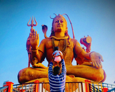 Karnatakas_Second_Tallest_Shiva_Statue_at_Ramdurg_Travellersofindia.com