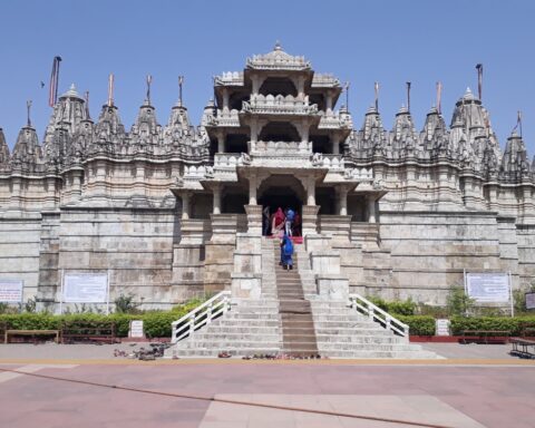 Ranakpur_Jain_Temple_Travellersofindia