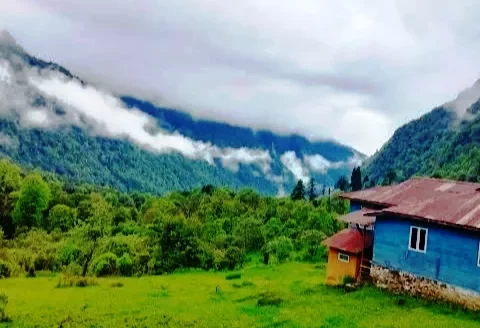 trek-to-tholung-monastery-by-asis-mukherjee_travellersofindia.com