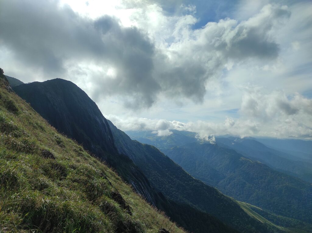 the-essence-of-trekking-solo-by-saunak-de_travellersofindia3