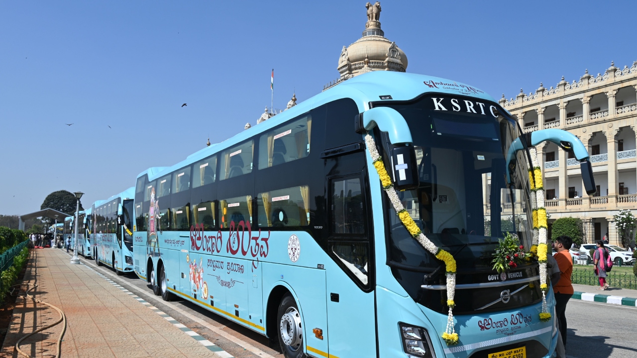 Ambari-Buses-Launched_travellersofindia.com