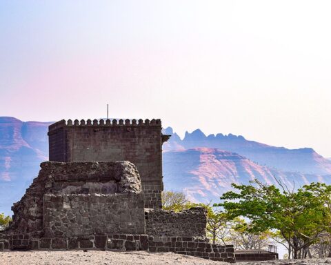 Shivneri-Fort-travellersofindia