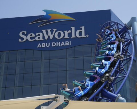 seaworld-abu-dhabi-celebrated-sharks-with-shark-week