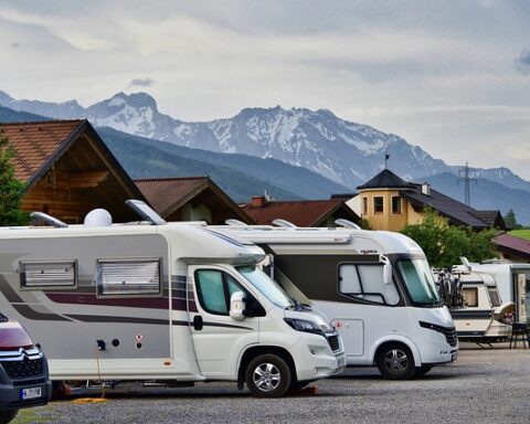 campervan-lovers-festive-travel-adventure-travellersofindia.com