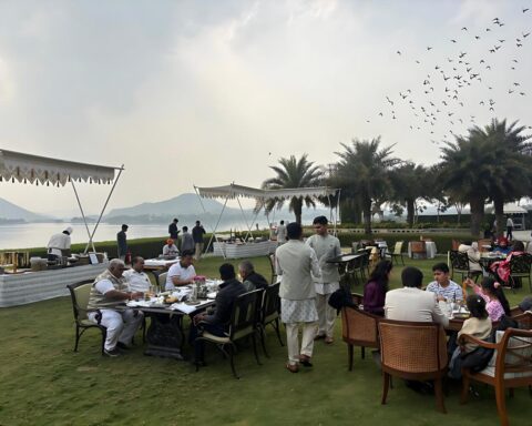 sundaze-by-the-lake-raffles-udaipurs-signature-sunday-brunch-6-travellersofindia